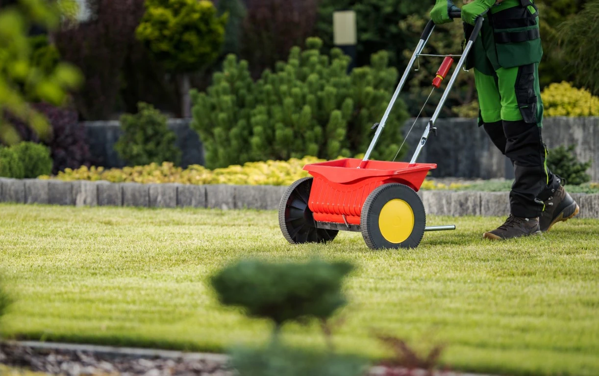 Lawn care services in Farr West, Utah